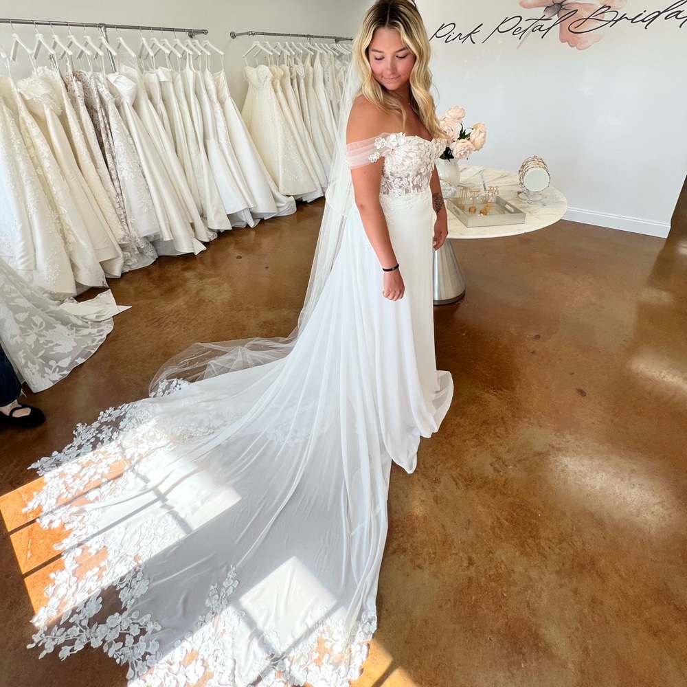 Elegant White Wedding Dress With Veil and Halo